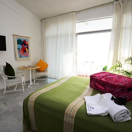 Dolphin Cove Inn Manzanillo Eksteriør billede