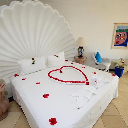 Dolphin Cove Inn Manzanillo Eksteriør billede